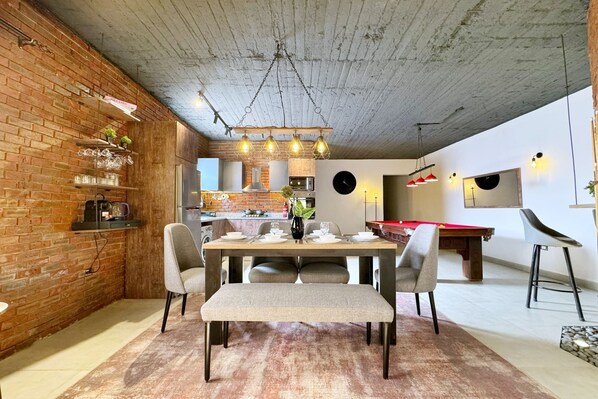 Basic Apartment | Dining