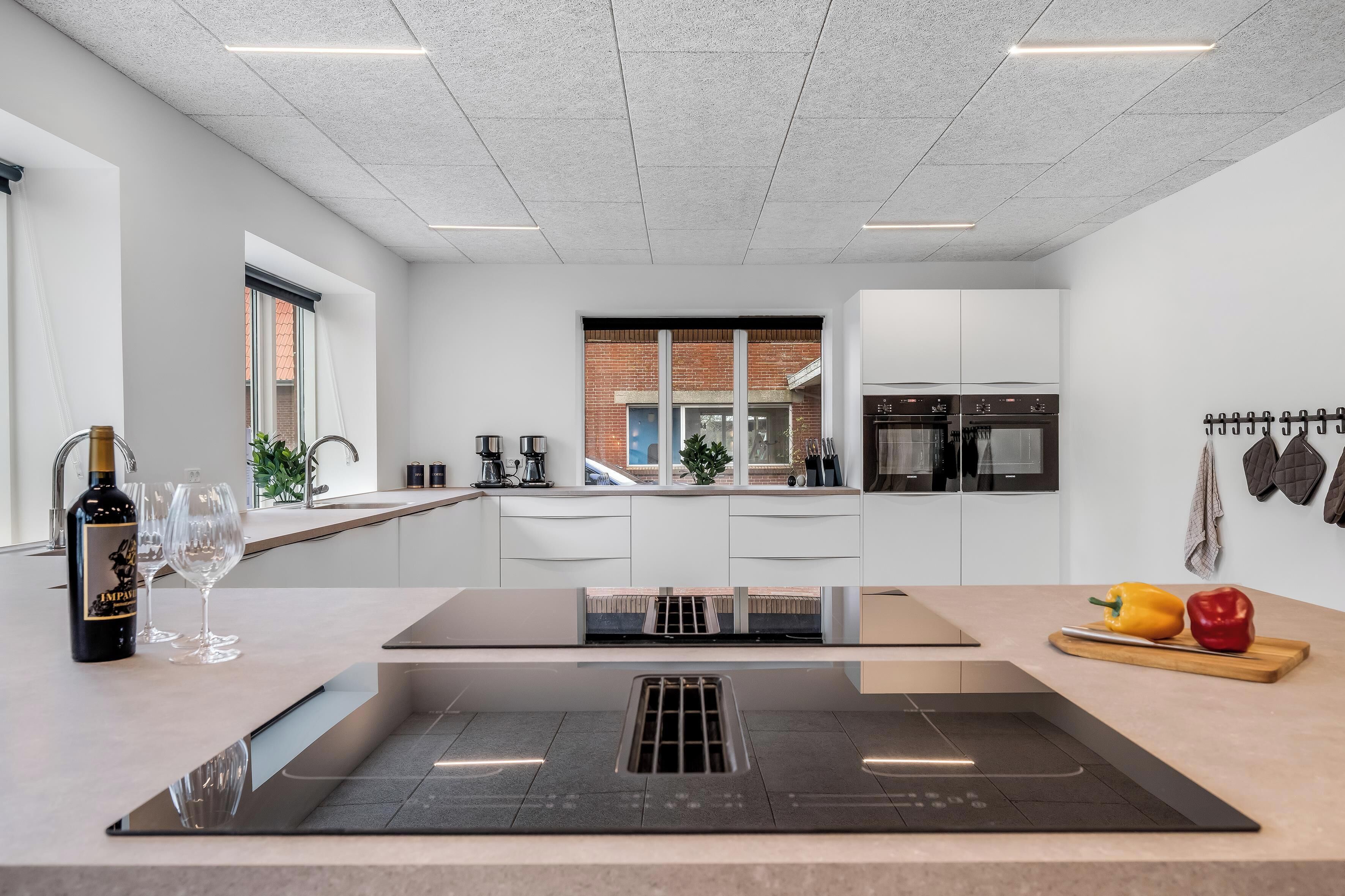 Frigorifero, forno, piano cottura, lavastoviglie