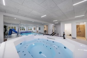 Pool - Large pool house with 15 bedrooms and lots of activity options. (Erslev)