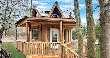 Peaceful Forest Retreat | Loft Beds, FirePit, Wifi