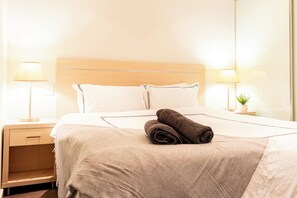 Schreibtisch, Bügeleisen/Bügelbrett, Reisekinderbett, kostenloses WLAN