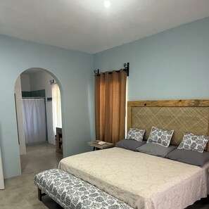 3 chambres, fer et planche à repasser, Wi-Fi, draps fournis