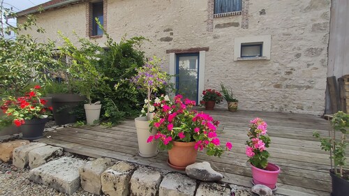 Maison bourgeoise and landscaped garden ( 5 mn from Provins)
