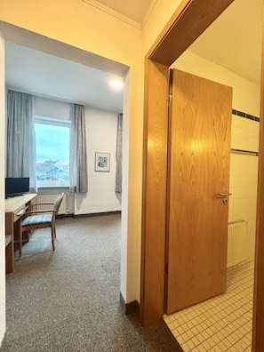 Desk, laptop workspace, free WiFi, bed sheets