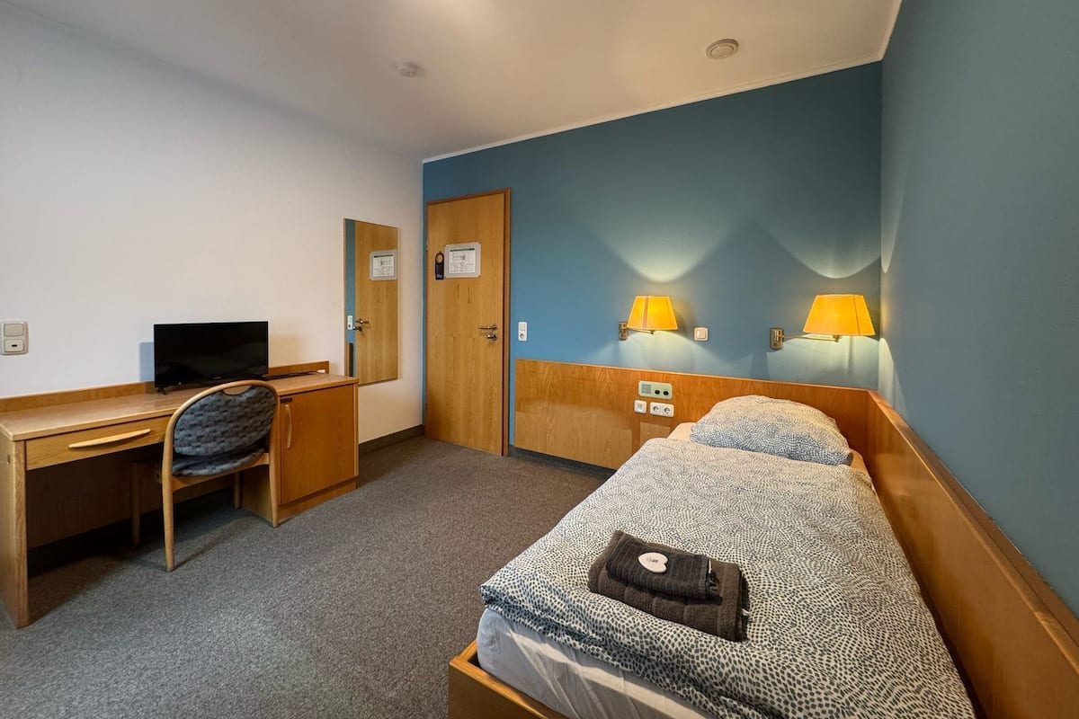 Comfort Single Room, Non Smoking, City View | Desk, laptop workspace, soundproofing, WiFi (free)