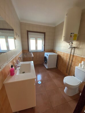 Jabón y papel de baño 