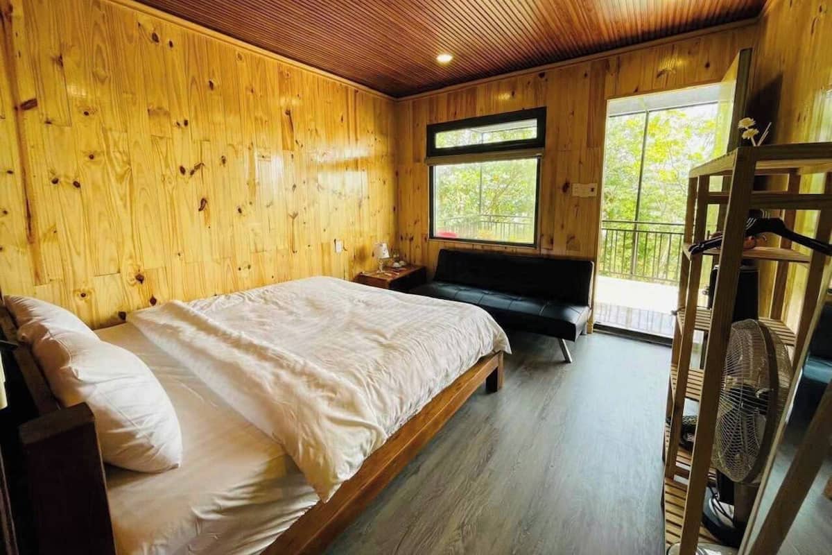 Signature Chalet, 1 King Bed, Private Bathroom, Valley View | 1 bedroom, Egyptian cotton sheets, premium bedding, down comforters