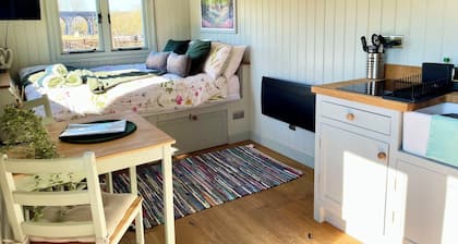 Shepherds Hut in the Cotswolds