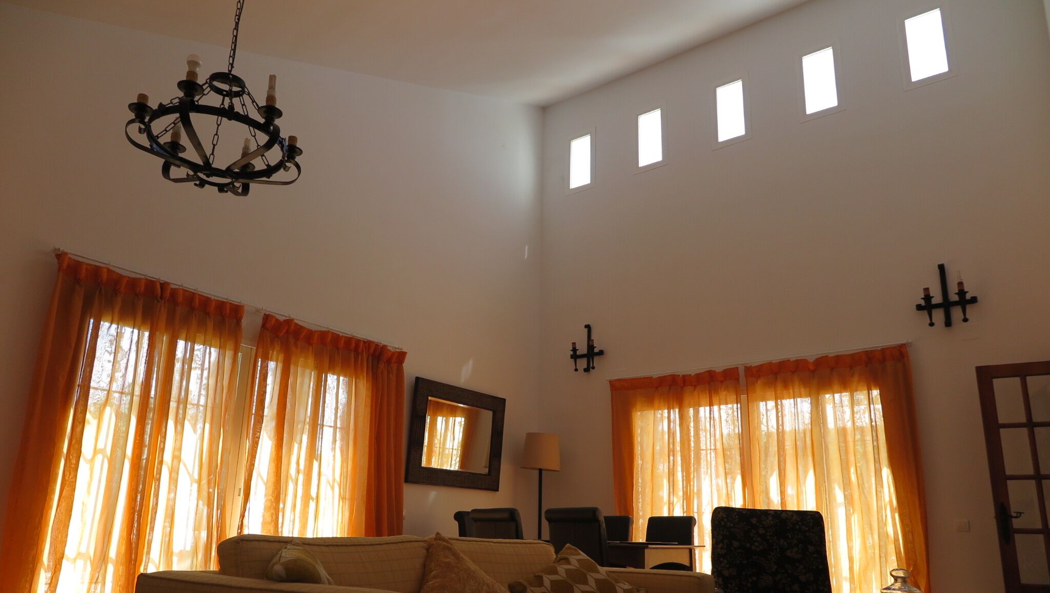 Smart TV, videojuegos, reproductor de DVD y tenis de mesa 