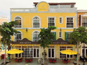 Front of property - Soléa Hotel Sunset Town Phu Quoc (Phu Quoc)