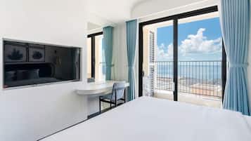 Premium Apartment, 1 King Bed with Sofa bed, Kitchen, Ocean View | Beach/ocean view