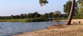 4-bedroom house with pool, 8 min from Sanguinet Lake