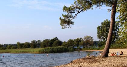 4-bedroom house with pool, 8 min from Sanguinet Lake