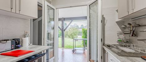 Fridge, microwave, coffee/tea maker, toaster