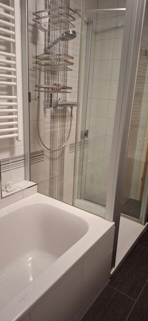 Shower, hair dryer, towels, soap - The vacation apartment close to nature invites you to experience a vacation in the heart of nature (Ruderting)
