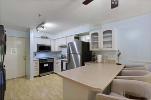 Refrigerador, microondas, parrilla de estufa y lavavajillas 