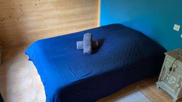 3 slaapkamers, reisbedje, beddengoed