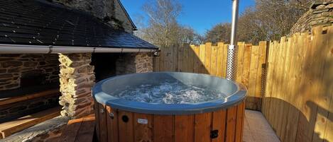 Outdoor spa tub