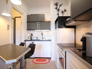 Kühlschrank, Mikrowelle, Geschirrspüler