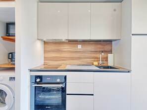 Fridge, microwave
