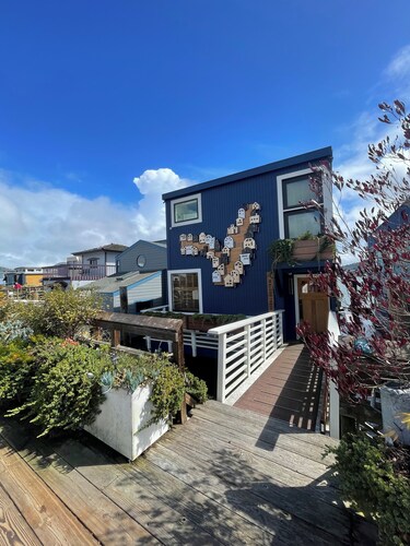 Magical, Spacious 3 Bedroom Houseboat in Sausalito