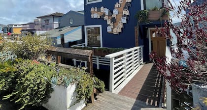 Magical, Spacious 3 Bedroom Houseboat in Sausalito