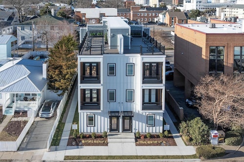 New Build-Rooftop-Steps from the Beach! Unit Light