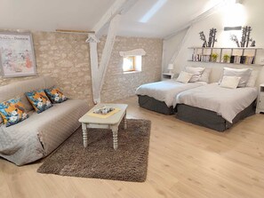 3 bedrooms, iron/ironing board, free WiFi, bed sheets