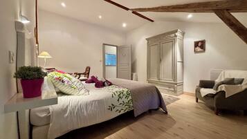 3 dormitorios, tabla de planchar con plancha, wifi gratis y ropa de cama