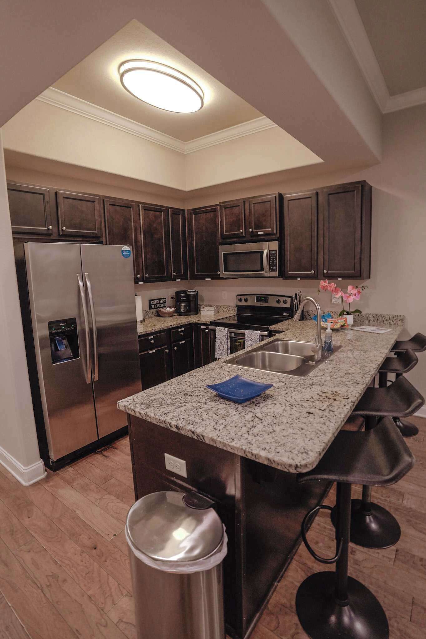 Coffee/tea maker, fridge, microwave, oven