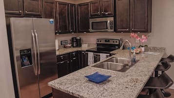 Coffee/tea maker, fridge, microwave, oven