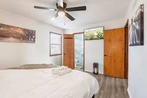 3 bedrooms, desk, iron/ironing board, WiFi - Midwest Haven- Spacious, Family Home, Near Airport (Kansas City)