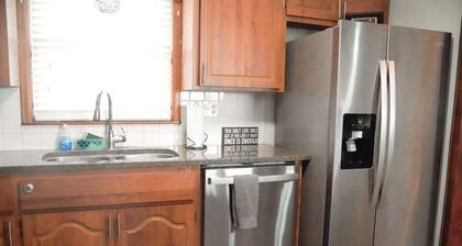 Midwest Haven- Spacious, Family Home, Near Airport
