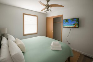 3 bedrooms, desk, iron/ironing board, WiFi