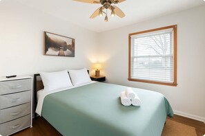 3 slaapkamers, een bureau, een strijkplank/strijkijzer, wifi