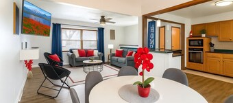 Midwest Haven- Spacious, Family Home, Near Airport