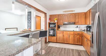 Midwest Haven- Spacious, Family Home, Near Airport
