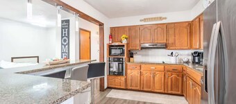 Midwest Haven- Spacious, Family Home, Near Airport