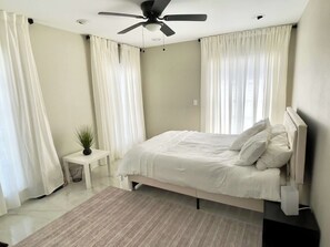 4 habitaciones, escritorio, cuna de viaje y internet 