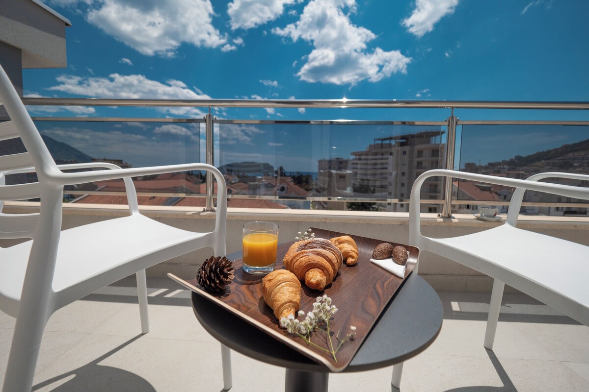 PENTHOUSE APARTMENT