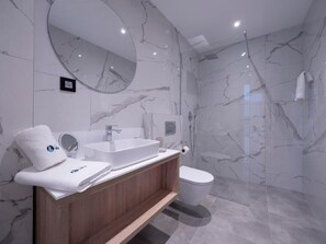 Presidential-Suite, Balkon, Meerblick | Badezimmer