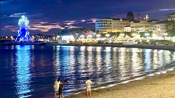 A waterfront view with a Ferris wheel and illuminated buildings at night. - Residence Domaine de Valescure Saint-Raphaël (Saint-Raphaël)