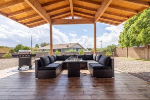 Terrace/patio - Cozy Cottage in the Desert in peaceful Sun City with AC, WiFi (Sun City)