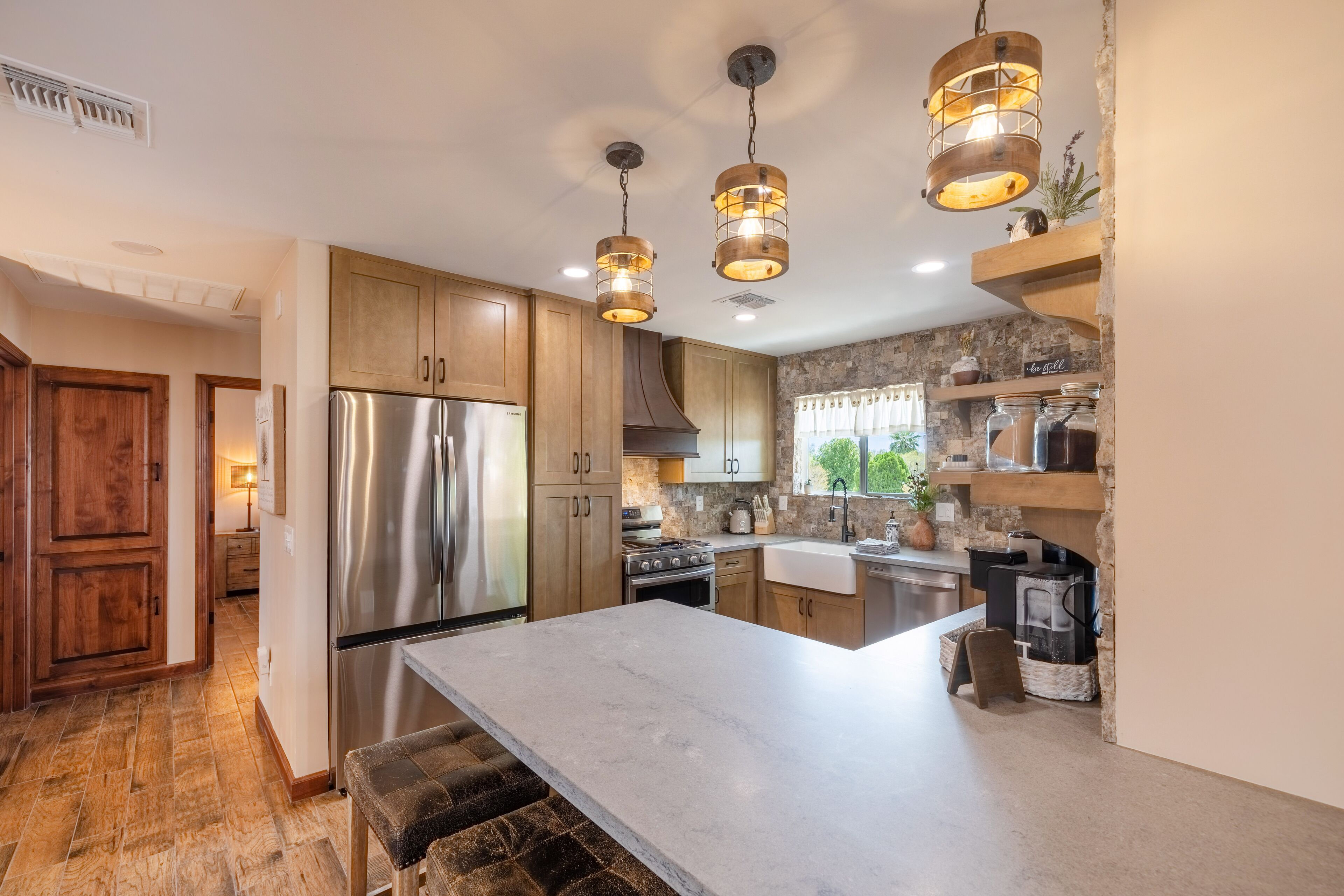 Refrigerador, microondas, horno y parrilla de estufa 