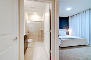 5 quartos, ferros/tábuas de passar roupa, Wi-Fi, roupa de cama