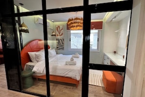 Basic Apartment (Emerald Condo) | 12 bedrooms, iron/ironing board, bed sheets