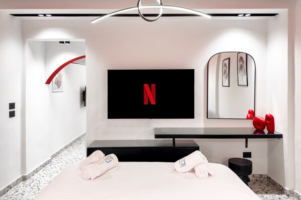 Basic Studio | 1 bedroom, desk, iron/ironing board, bed sheets - The 1 BDR Ruby Flatette-so 5 min to CAI Airport (Cairo)