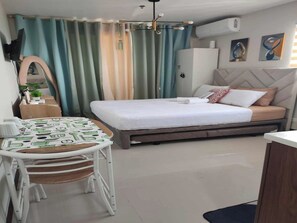 1 bedroom, desk, WiFi, bed sheets