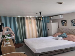 1 bedroom, desk, WiFi, bed sheets