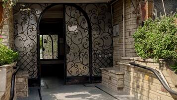 Basic Apartment | Exterior detail